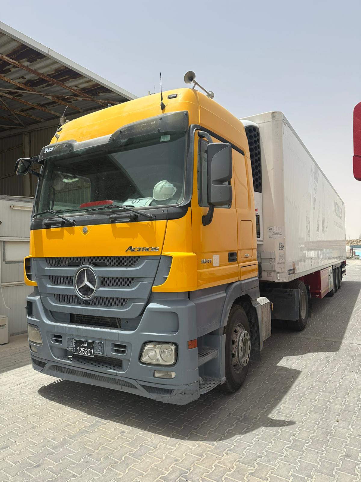 Yellow Actros Qatar 125201